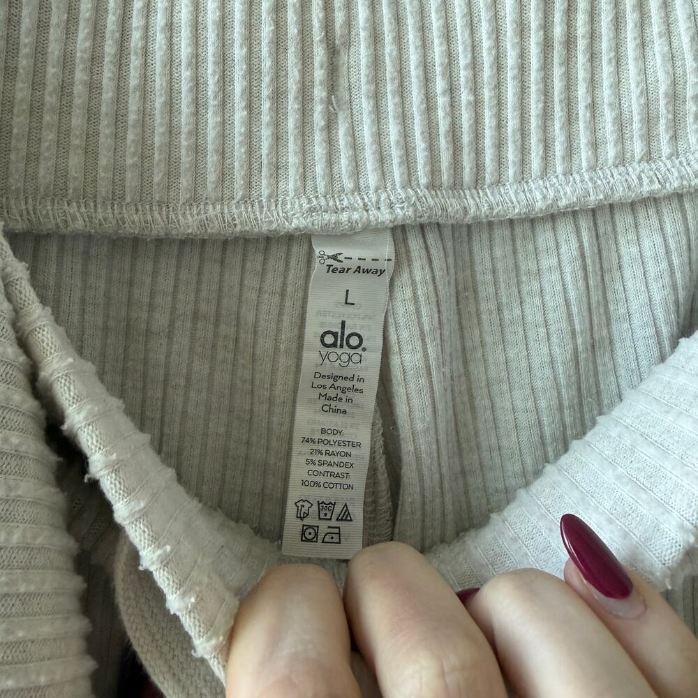 Alo Yoga Muse Set - Picture 5 of 5